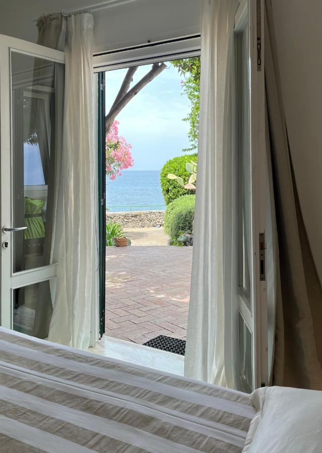Nelinda Waterfront Accommodation Казамиччола-Терме Экстерьер фото
