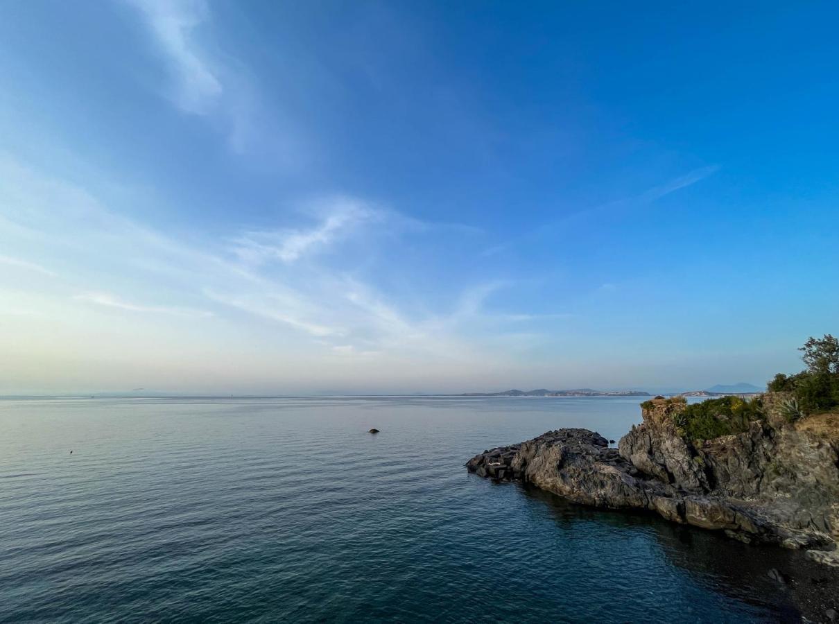 Nelinda Waterfront Accommodation Казамиччола-Терме Экстерьер фото